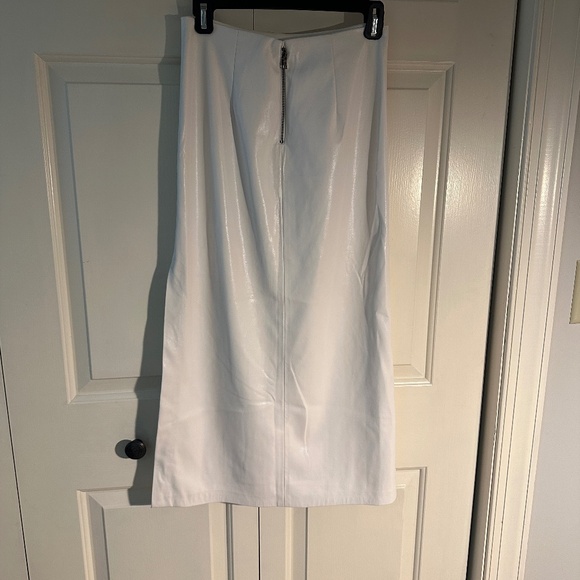 Alice + Olivia Maeve Vegan Leather Slip Skirt Sz 2 Off-White - slightly stained - Picture 6 of 16